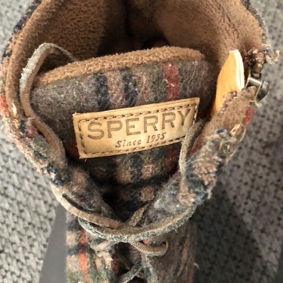 Sperry Saltwater Plaid Duck Boot.  Size 8 - Picture 2 of 10